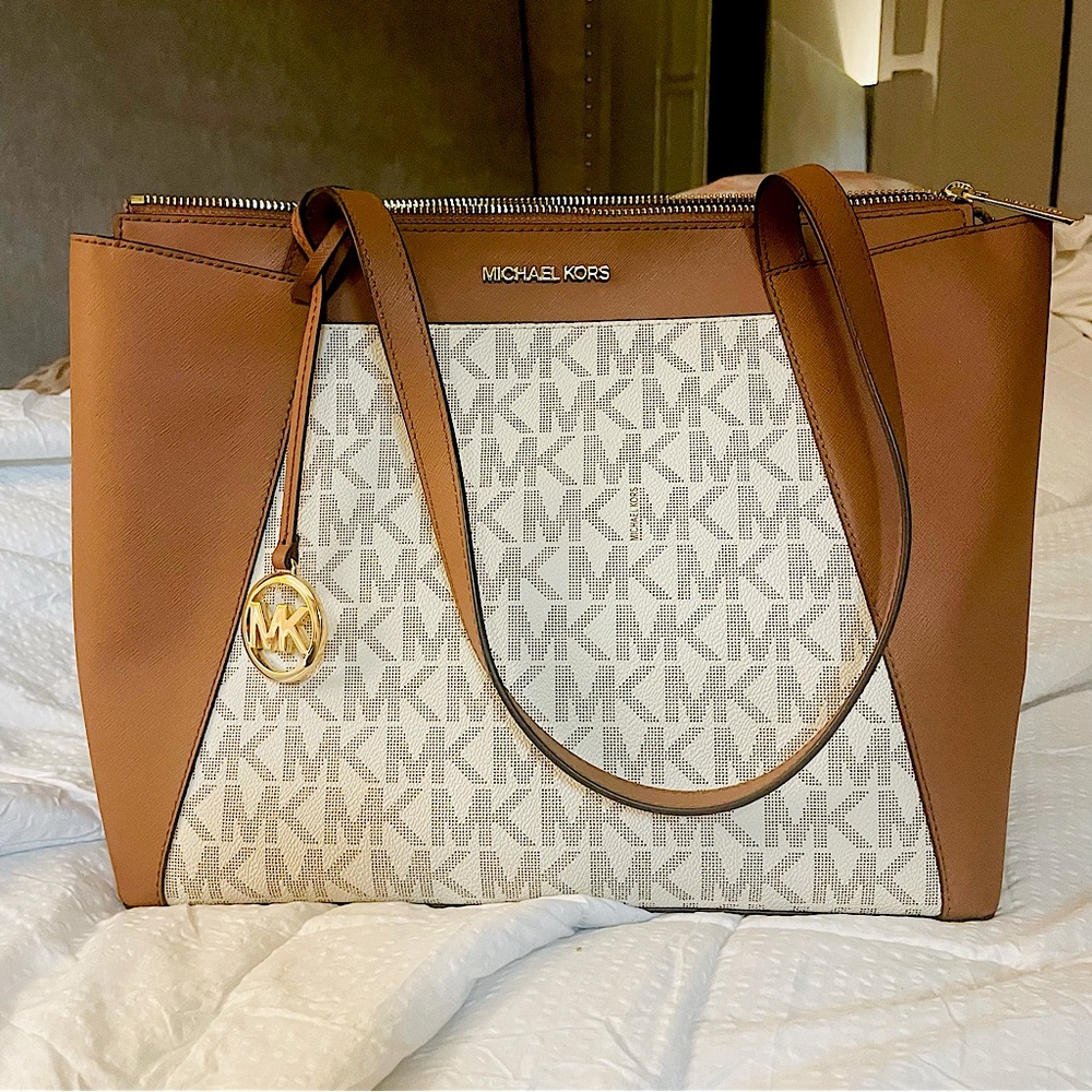 Michael Kors Shoulder Bag❗️CLOSET CLEAR OUT❗️PRICED TO SELL